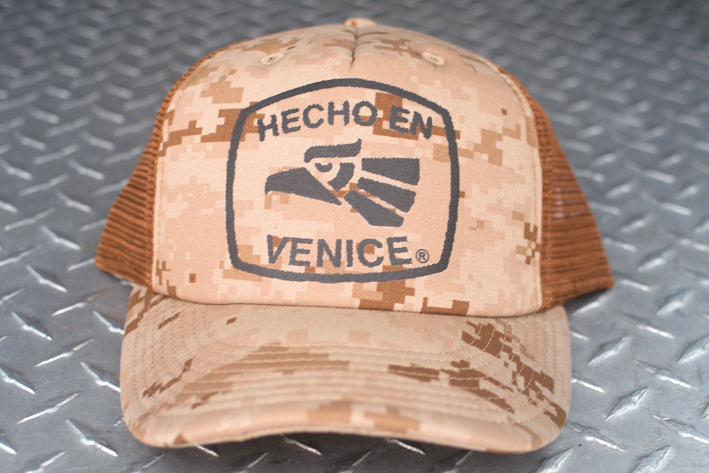 HECHO EN VENICE CAMO TRUCKER HAT