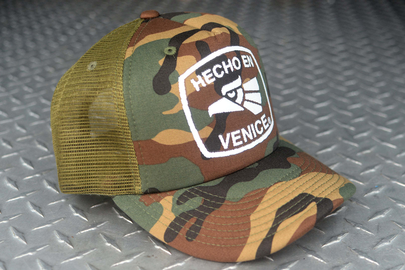 HECHO EN VENICE CAMO TRUCKER HAT