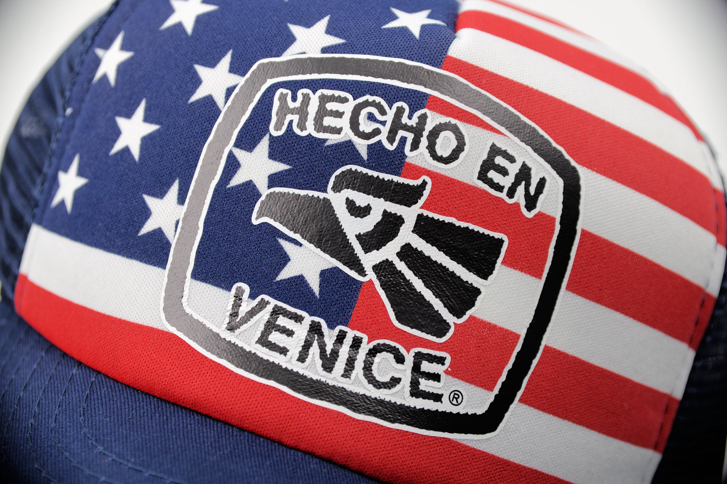 HECHO EN VENICE STARS & STRIPES TRUCKER HAT