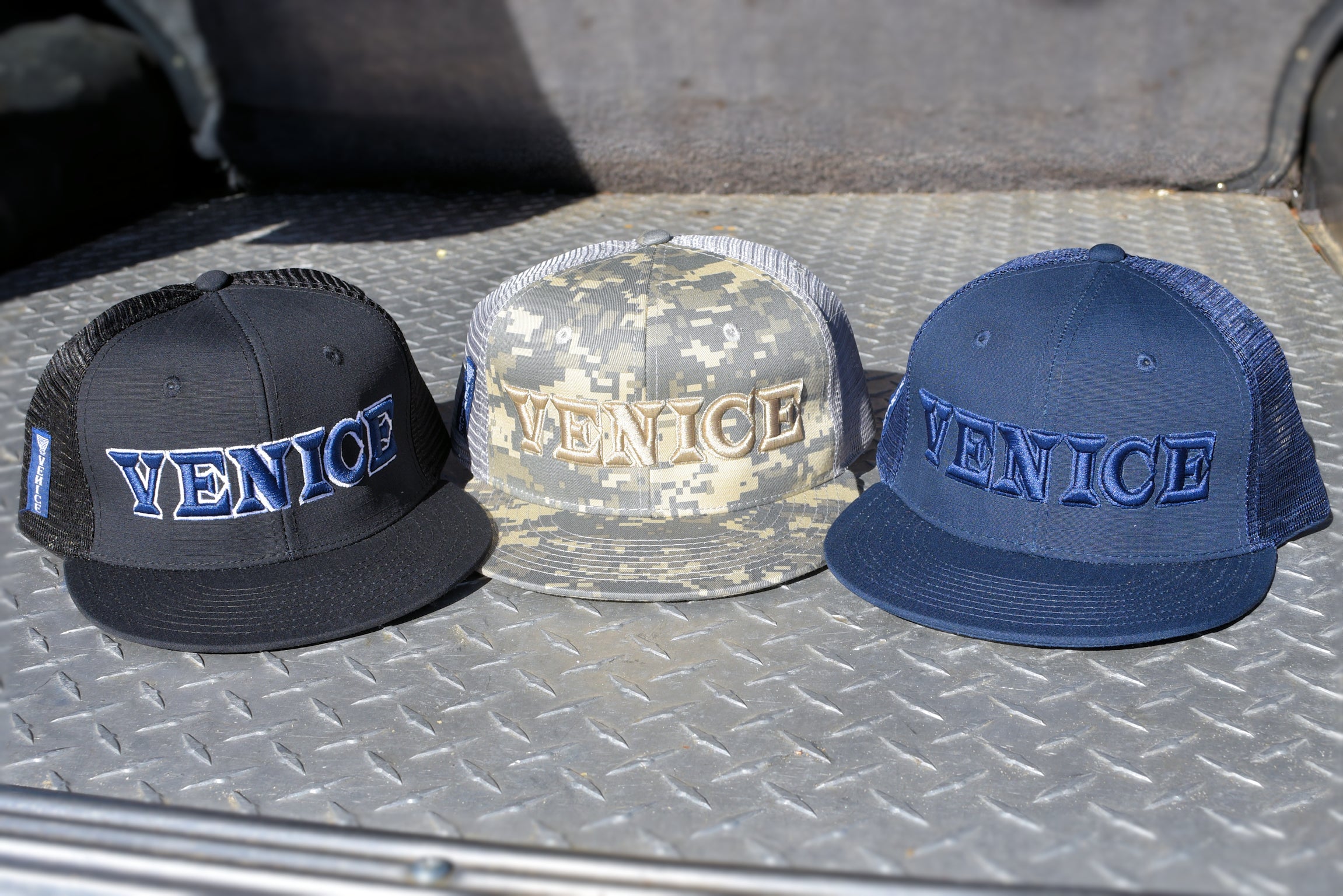 VENICE STREET WEAR TRUCKER HAT