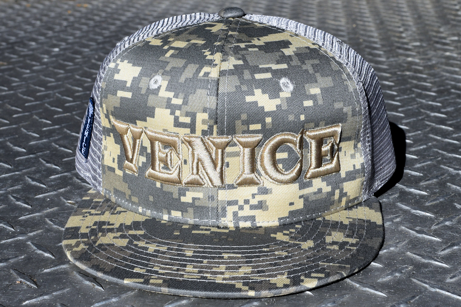 VENICE STREET WEAR TRUCKER HAT