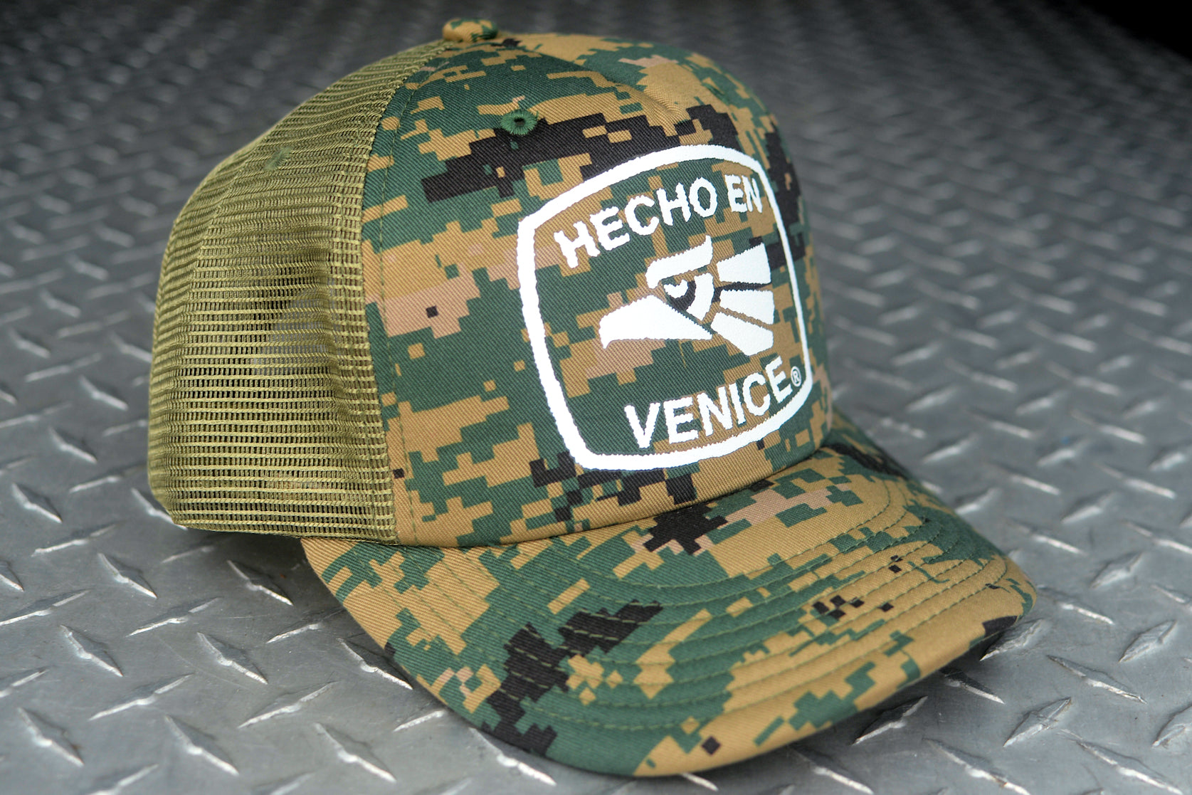 HECHO EN VENICE CAMO TRUCKER HAT