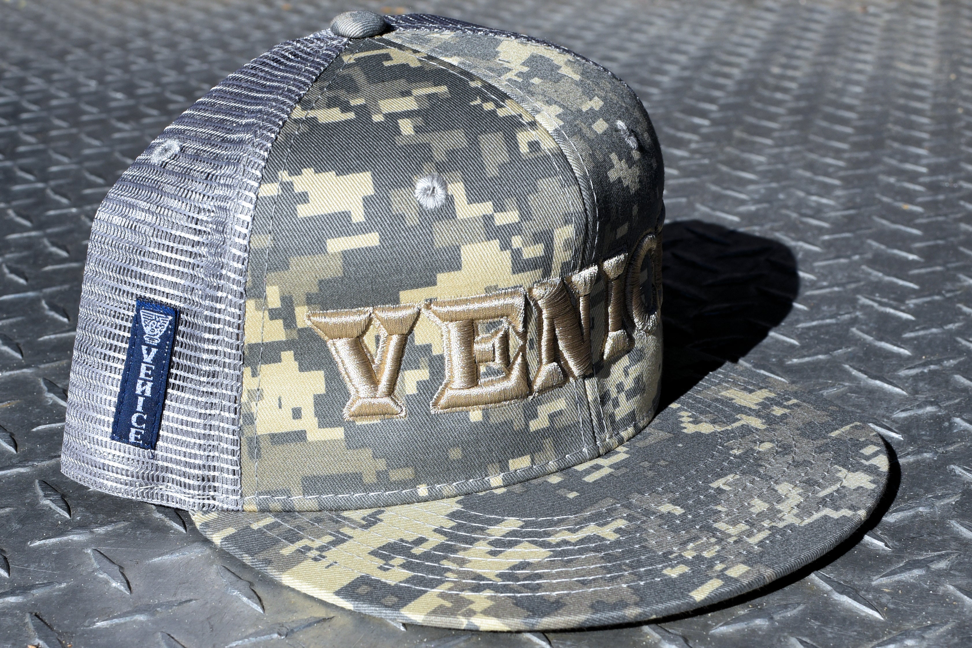 VENICE STREET WEAR TRUCKER HAT